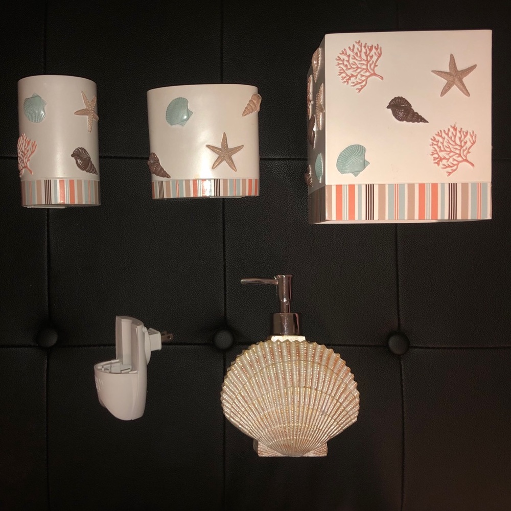 COPY - 4-piece Bathroom Accessory Set